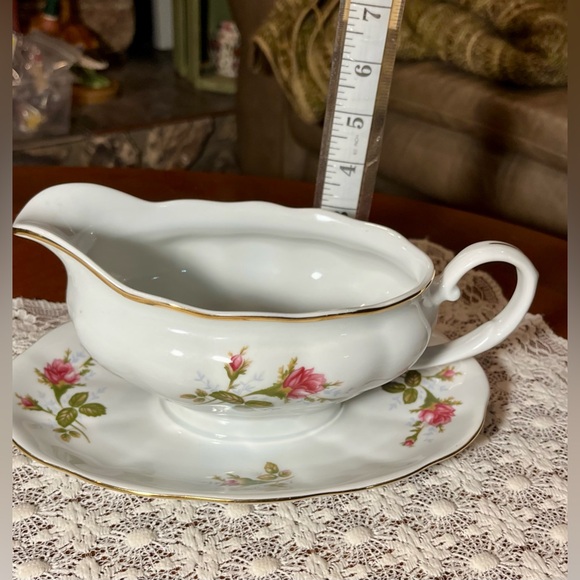 Vintage Rose Gravy Boat w Attached Underplate-Made in Poland FAVOLINA-KAROLINA - Picture 9 of 10